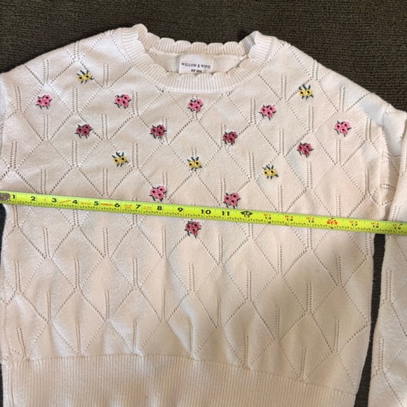 Willow & Wind Embroidered Cropped Sweater - Picture 4 of 9